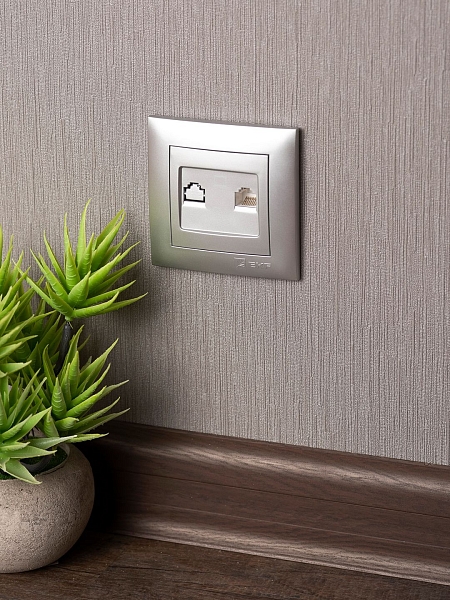 Валенсия лицевая панель розетки RJ-45 1-местная сталь EKF