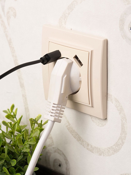 Минск Розетка 1-местная СП с/з 16А бежевая с защ. штор. с 2 USB 2,1А EKF